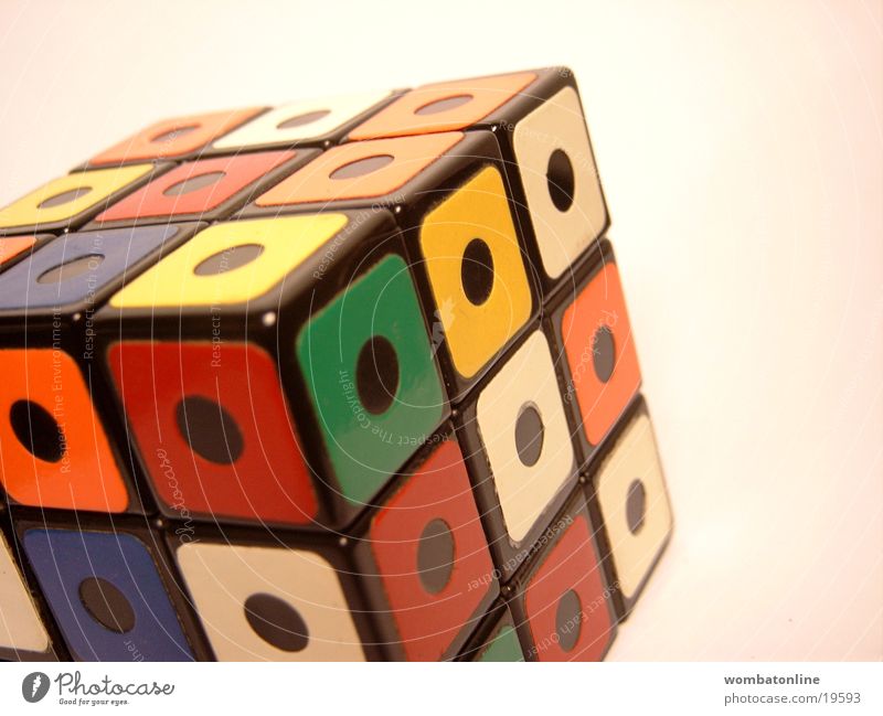 Rubik reloaded Zauberwürfel mehrfarbig Spielzeug Freizeit & Hobby Würfel Cube unsortiert ungeordnet Makroaufnahme