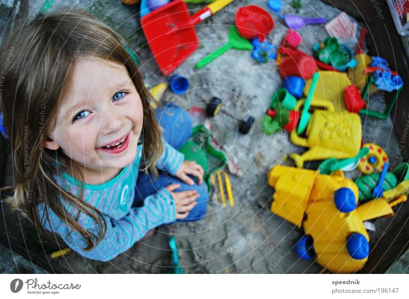 Sandkastensaison (friendly version) Spielen Kinderspiel Garten Kindererziehung Kindergarten Kleinkind Mädchen Kindheit 1 Mensch 3-8 Jahre Spielzeug Gießkanne