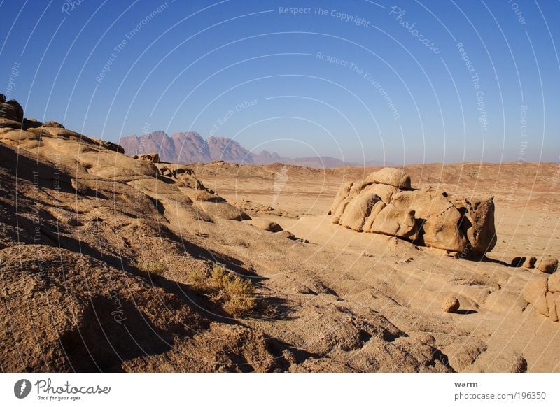 Sinai Ferne Freiheit Sonne Umwelt Natur Landschaft Erde Himmel Wolkenloser Himmel Schönes Wetter Felsen Berge u. Gebirge Sinai-Halbinsel Wüste blau braun grau