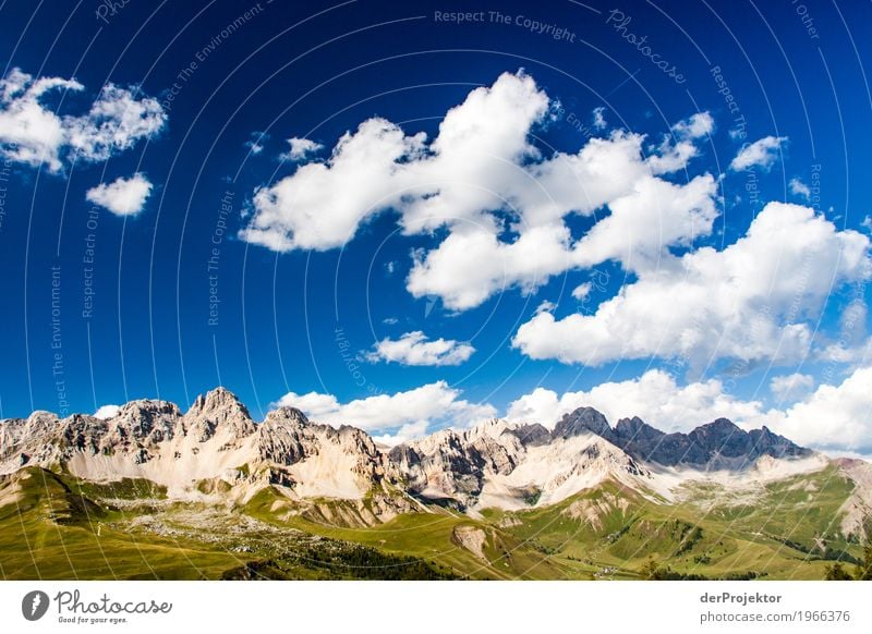Wolken und Schatten in den Dolomiten IV Zentralperspektive Starke Tiefenschärfe Sonnenstrahlen Sonnenlicht Lichterscheinung Silhouette Kontrast Tag