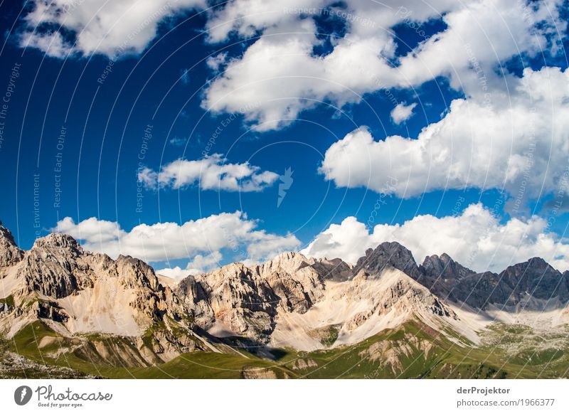 Wolken und Schatten in den Dolomiten II Zentralperspektive Starke Tiefenschärfe Sonnenstrahlen Sonnenlicht Lichterscheinung Silhouette Kontrast Tag