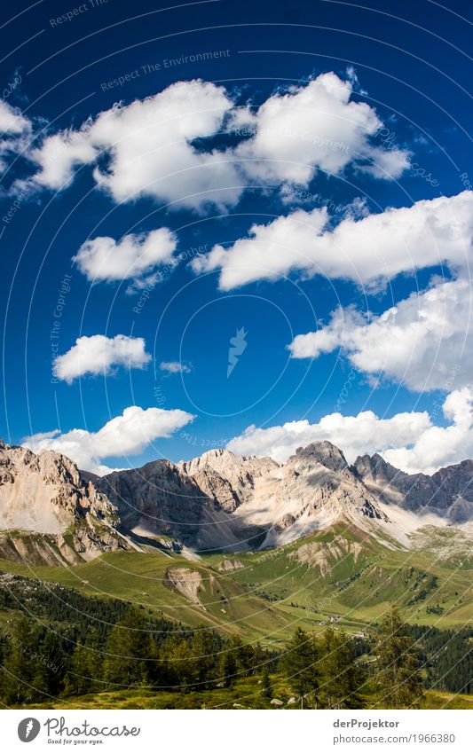 Wolken und Schatten in den Dolomiten III Zentralperspektive Starke Tiefenschärfe Sonnenstrahlen Sonnenlicht Lichterscheinung Silhouette Kontrast Tag
