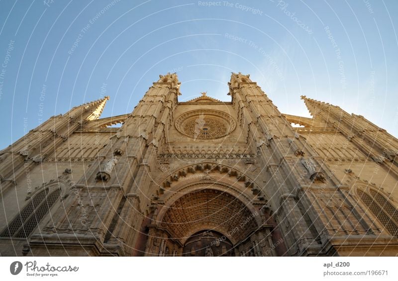 Kathedralisch Ferien & Urlaub & Reisen Tourismus Sommer Sommerurlaub Kunst Kultur Palma de Mallorca Haus Kirche Dom Sehenswürdigkeit stehen ästhetisch