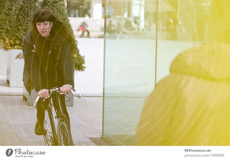 Carina | Fahrrad Stil Freude Freizeit & Hobby Sport Fahrradfahren Mensch feminin Junge Frau Jugendliche Erwachsene 1 18-30 Jahre Jugendkultur Stadt Stadtzentrum