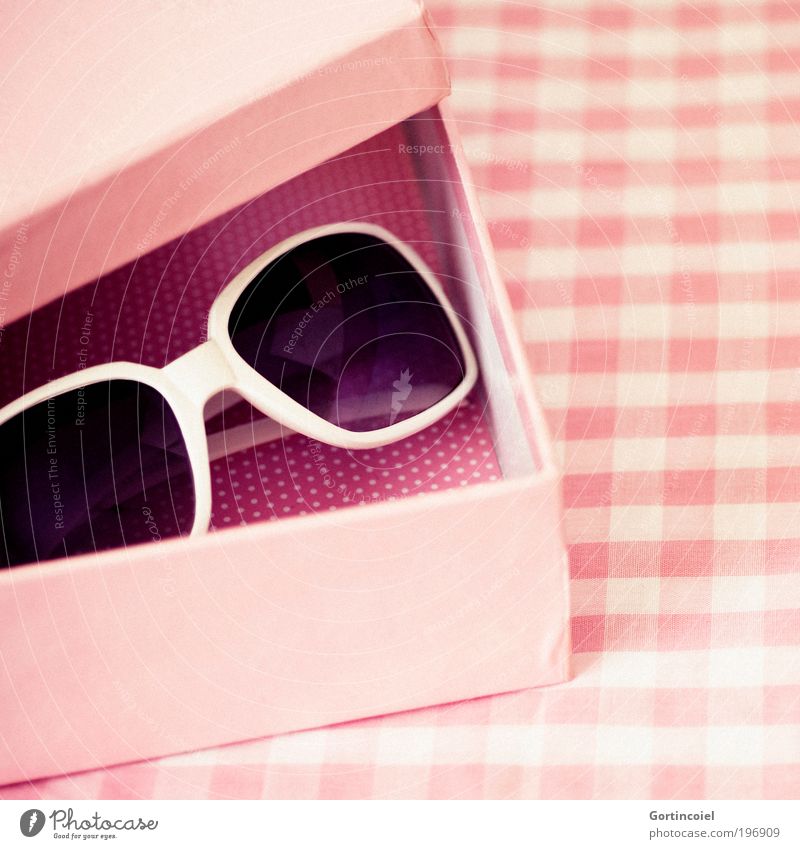 Rosa Design schön Sommer Rockabilly Accessoire Sonnenbrille Dekoration & Verzierung Kitsch retro rot feminin Kiste Schachtel kariert gepunktet Punkt Muster