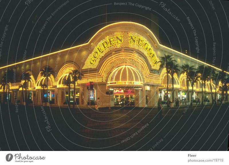 Golden Nugget Las Vegas Spielkasino Nacht Nachtaufnahme Außenaufnahme Stadtlicht Leuchtreklame