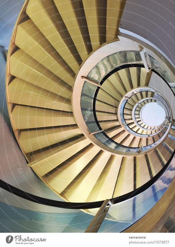 Moderne Wendeltreppe Italien Europa Hochhaus Bauwerk Gebäude Architektur Treppe Spirale Zufriedenheit modern Perspektive hoch geometrisch Kreis