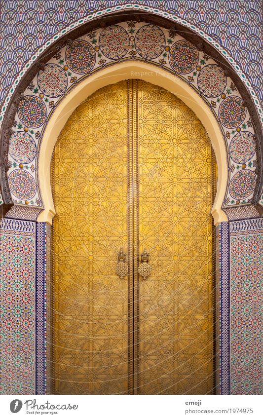 Tor Haus Traumhaus Kirche Palast Bauwerk Gebäude Moschee Sehenswürdigkeit Kitsch gold Ornament Marokko Marrakesch Farbfoto Außenaufnahme Muster
