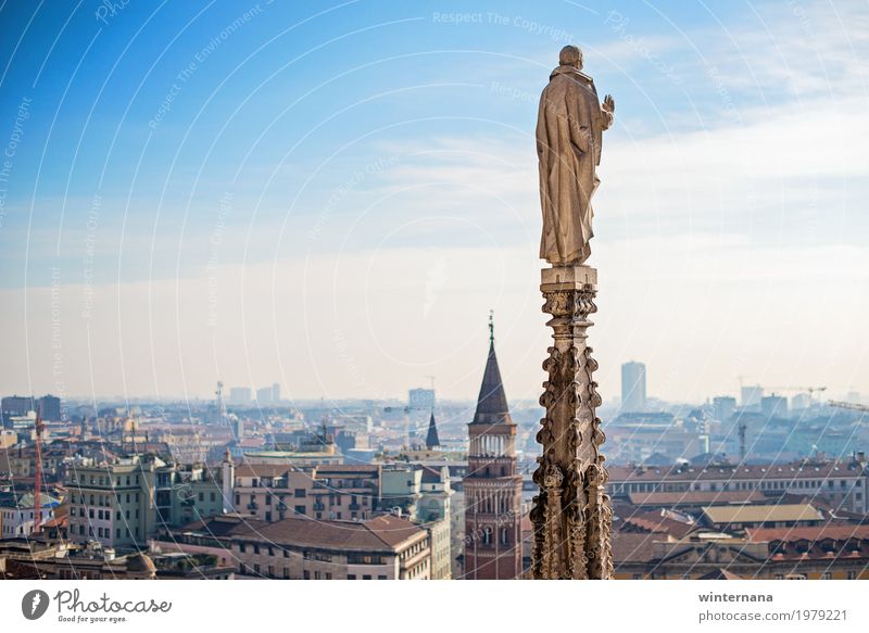 Der Wächter Körper Museum Skulptur Horizont Frühling Mailand Stadt Stein warten Wärme blau Optimismus Kraft geduldig Ferne Erde Gebet Italien Dom-Katedral