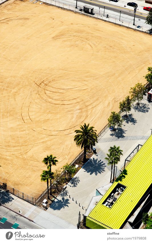 Kornkreise überbevölkert Menschenleer Stadt Baustelle Los Angeles Kalifornien Palme kornkreis Reifenspuren Verschwörungstheorie außerirdisch Vogelperspektive