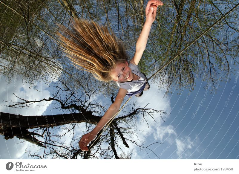 Die fliegende Anna Maria Sommer Seil feminin Kind Kindheit Haare & Frisuren 1 Mensch 3-8 Jahre Luft langhaarig sportlich außergewöhnlich Glück Freude