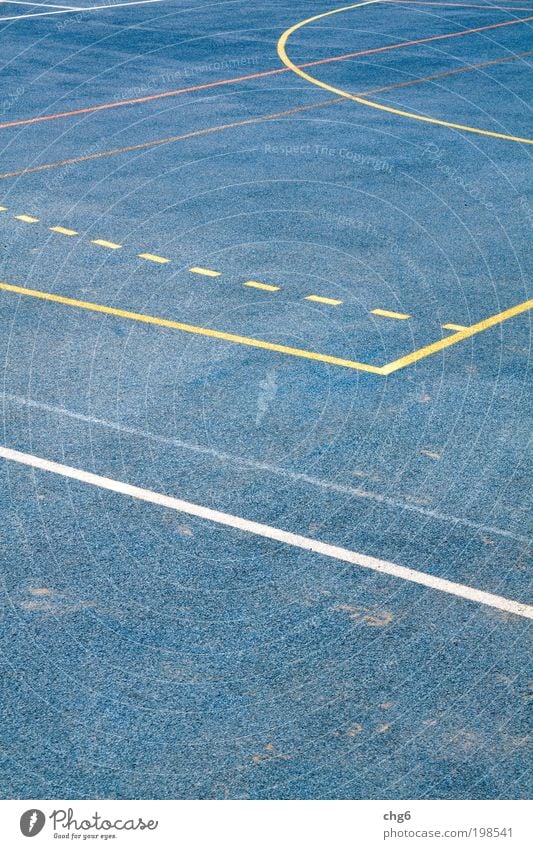Sportliche Strukturen Platz Kunststoff Bewegung Erholung laufen Spielen blau gelb weiß Freude Freizeit & Hobby Sportplatz Linie abstrakt Farbfoto Außenaufnahme