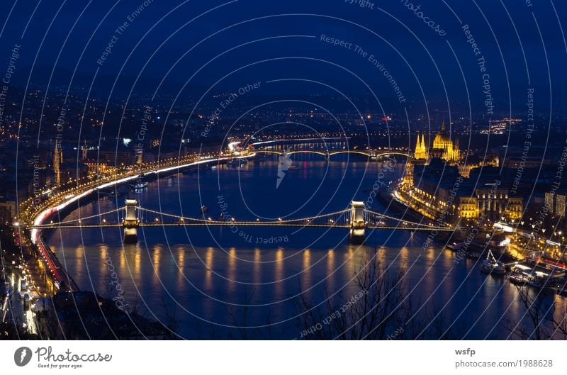 Kettenbrücke Ungarn Budapest bei Nacht Tourismus Stadt Architektur historisch Beleuchtung Großstadt Donau Attraktion Parlament Schloss Städtereise Aussicht