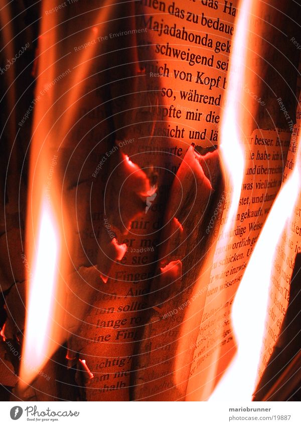 burning_book Buch brennen Literatur lesen heiß Physik Dinge Brand Wärme