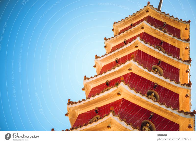 Hoher Turm des asiatischen Tempels Gesicht harmonisch Tourismus Kunst Kultur Natur Himmel Gebäude Architektur Denkmal alt historisch lustig rot Weisheit Frieden