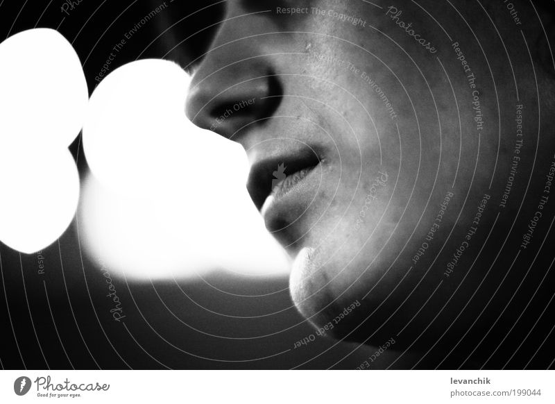Atem schön Gesicht 18-30 Jahre Jugendliche Erwachsene Kunst grau Schwarzweißfoto Makroaufnahme Nacht