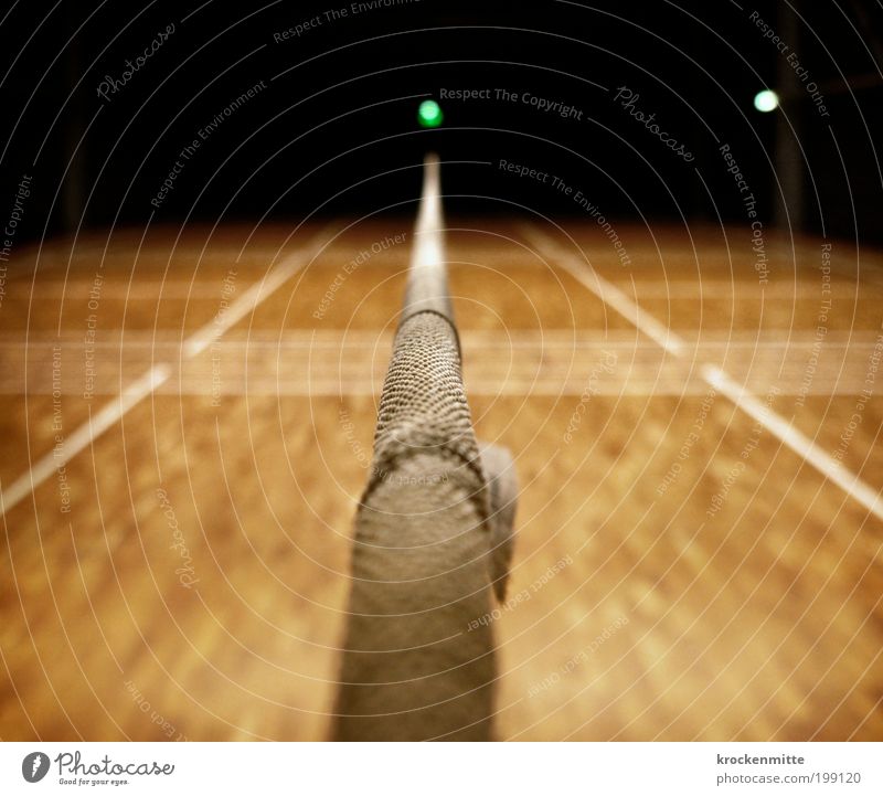 Das letzte Spiel des Abends Sport Badminton Sportstätten Sporthalle Spielfeld Spielfeldbegrenzung Netz Schilder & Markierungen Linie Strukturen & Formen