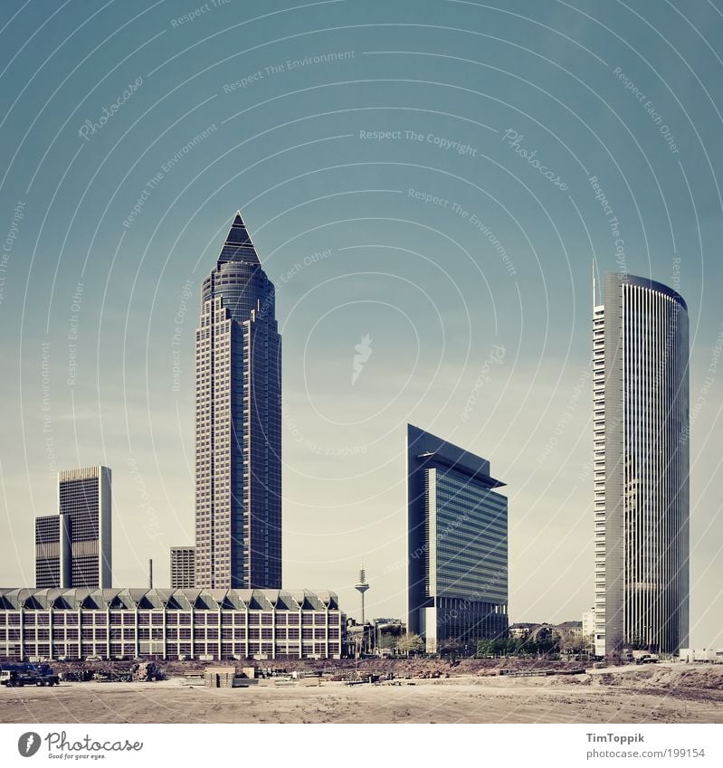 Ffm - Little Dubai Frankfurt am Main heiß Hochhaus Skyline Hessen Bank Fernsehturm Messeturm Wüste Stadt Baustelle hoch Wärme Gedeckte Farben Architektur