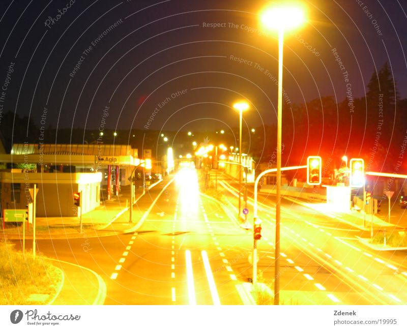 Lebende Stadt Nacht Nachtleben Stimmungsbild Einsamkeit Geborgenheit Ferne Verkehr Licht