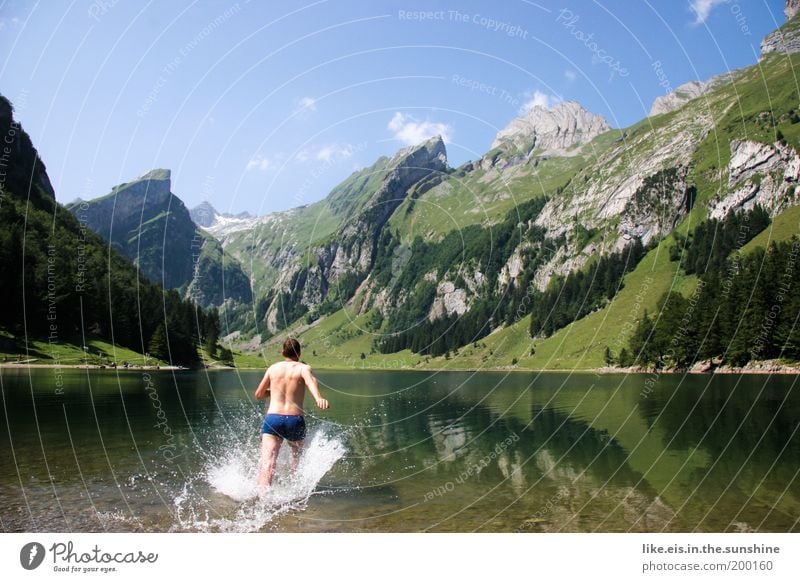 Los, Männer, VATERTAG! Schwimmen & Baden Berge u. Gebirge Junger Mann Jugendliche Rücken Gesäß Beine 18-30 Jahre Erwachsene Wasser Wolkenloser Himmel Sommer