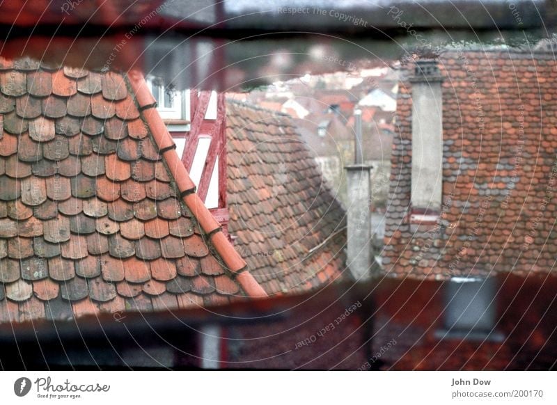 Analoge Dächer Städtereise Häusliches Leben Altstadt Haus Bauwerk Gebäude Fassade Dach Schornstein ästhetisch historisch rot Vergangenheit Ziegeldach Dachziegel