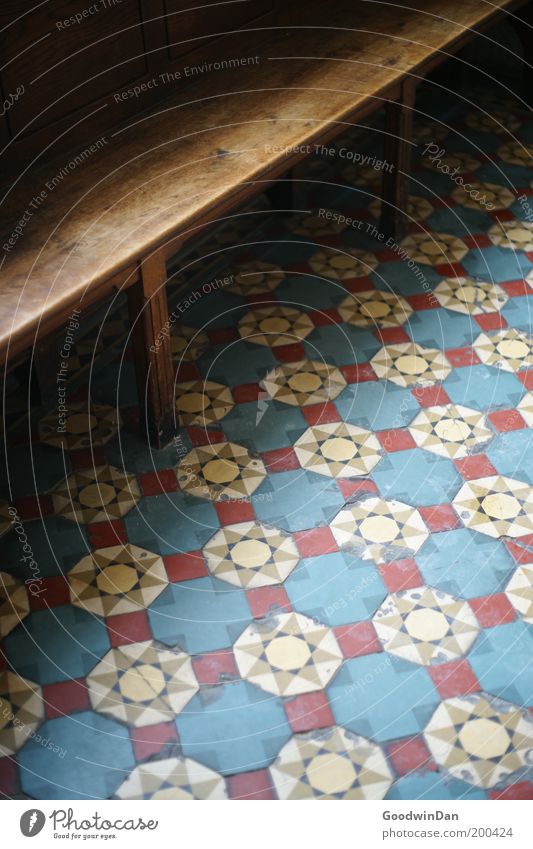 Rastlos Menschenleer Kirche Bank eckig kalt schön Mosaik Bodenbelag Muster Religion & Glaube Farbfoto Innenaufnahme