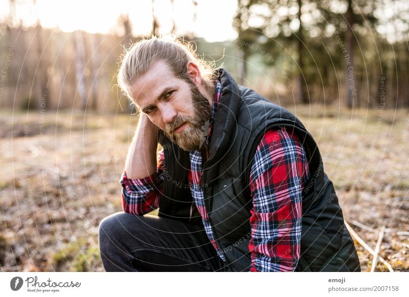draussen maskulin Junger Mann Jugendliche Erwachsene Bart 1 Mensch 18-30 Jahre Umwelt Natur Coolness trendy Naturliebe Hipster entdecken Farbfoto Außenaufnahme