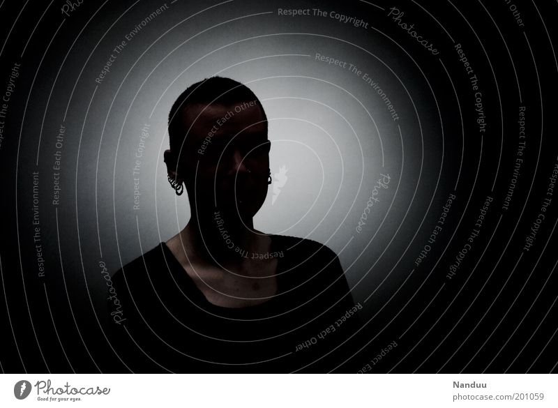 Hier könnte Ihr Bild stehen Mensch feminin androgyn 1 dunkel Platzhalter anonym unkenntlich Datenschutz Farbfoto Studioaufnahme Experiment Porträt Textfreiraum
