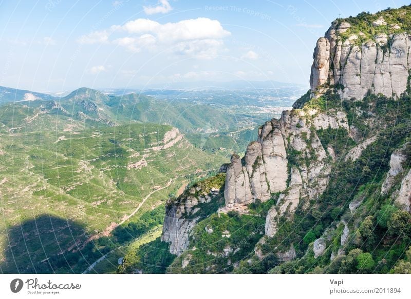 Landschaft mit Felsen auf berühmtem Montserrat-Berg Ferien & Urlaub & Reisen Tourismus Ferne Sommer Berge u. Gebirge Natur Himmel Wolken Horizont Sonnenlicht