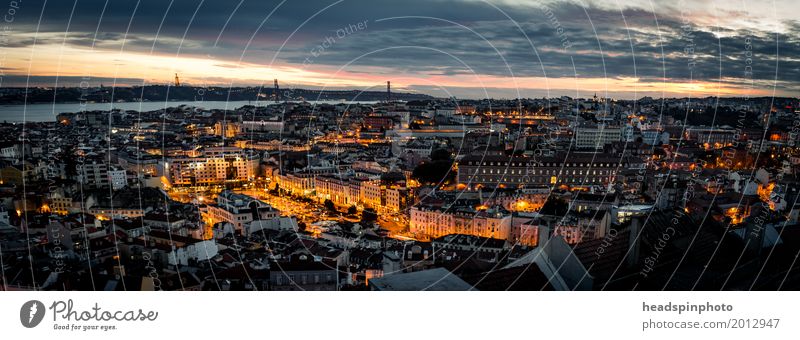 Panorama von Lissabon nach Sonnenuntergang kaufen Ferien & Urlaub & Reisen Tourismus Ausflug Abenteuer Sightseeing Städtereise Sommerurlaub Wolken Nachthimmel