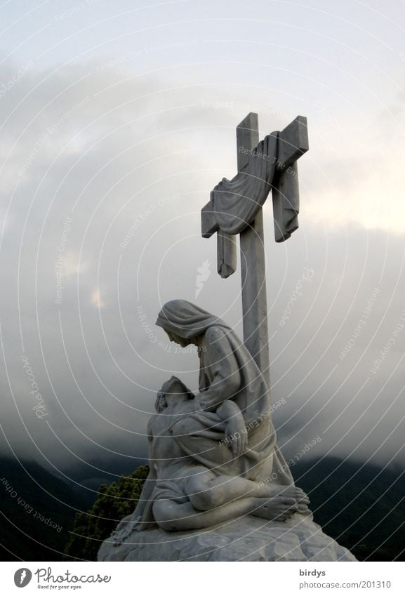 Overclouded Skulptur Wolken Nebel Stein Mitgefühl Güte Trauer Hoffnung mystisch Religion & Glaube Christentum Christliches Kreuz kreuzigen Himmel (Jenseits) Tod