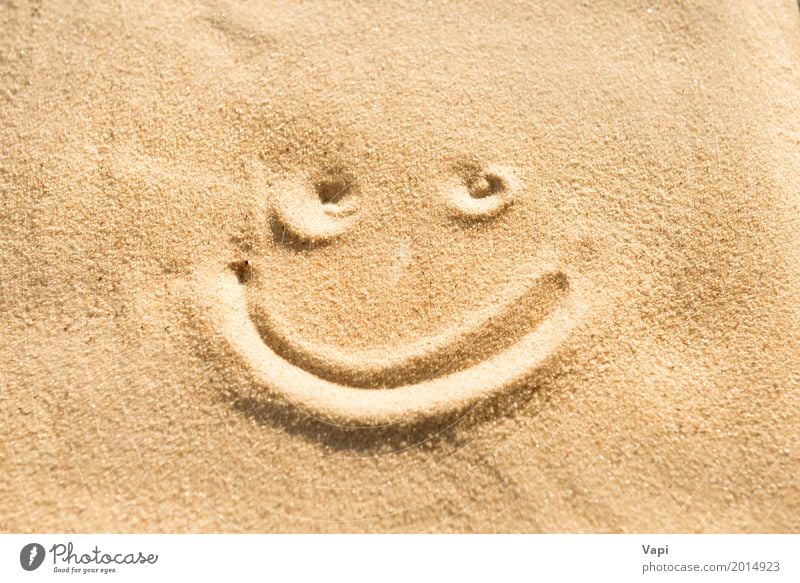Lächeln Zeichen Stil Freude Glück schön Gesicht Gesundheitswesen Wellness Leben Sommer Strand Tapete Mensch Kunst Natur Sand Schilder & Markierungen