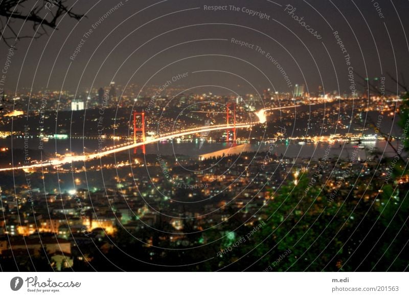 istanbulmini Türkei Istanbul Bosporus Brücke Asien Europa Nacht Urlaubsfoto Panorama (Aussicht) dunkel Farbfoto Außenaufnahme Abend Licht Reflexion & Spiegelung