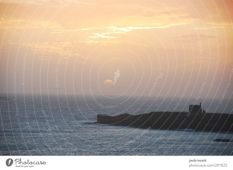 Lust am Untergang auf Lanzarote Wolken Horizont Sonne Klima Schönes Wetter Küste Bucht Leuchtturm Romantik Natur Ferne Landzunge Urlaubsfoto Reisefotografie