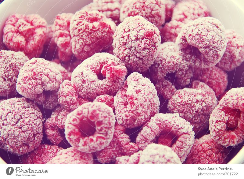 200-Himbeeren Lebensmittel Frucht Duft kalt saftig violett rosa weiß schön Reinheit Beeren tiefgekühlt Frost Eis Schalen & Schüsseln süß hart Vorfreude Farbfoto