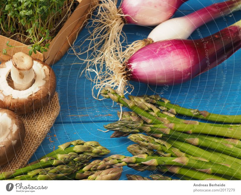 Zutaten Gemüse Bioprodukte Vegetarische Ernährung Gesundheit lecker Spargel color cress diet fresh garlic Feinschmecker green healthy italian natural onions