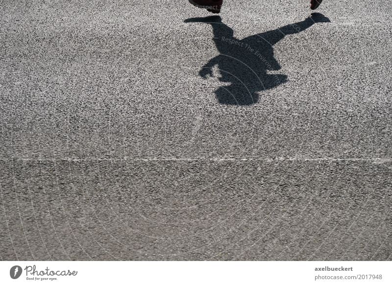 Schattenläufer Lifestyle Leben Fitness Sport-Training Leichtathletik Sportler Sportveranstaltung Joggen Mensch Fuß 1 Straße Schuhe Jogger Marathon Asphalt