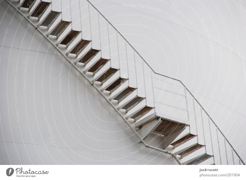 Treppe, Aufsteiger von unten Industrieanlage Metalltreppe Linie eckig einfach modern Irritation Wege & Pfade diagonal Treppenansatz Strebe Tank Illusion