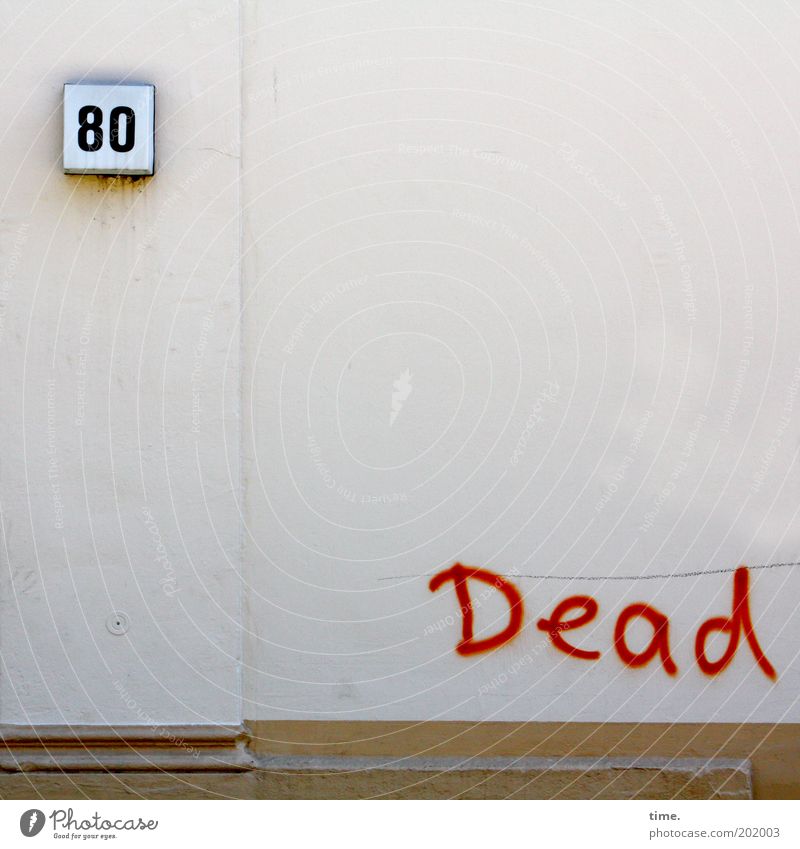 Grateful Wand Haus Hausnummer Graffiti Dead Tod Putz Mauer Außenaufnahme Gedeckte Farben Ziffern & Zahlen Wort Menschenleer Tag
