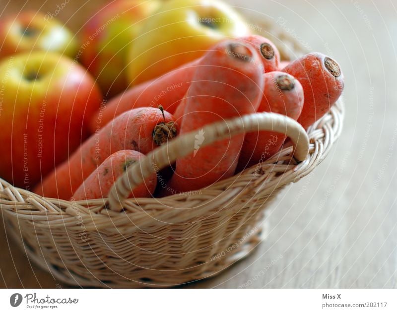 alte Möhre Lebensmittel Gemüse Frucht Ernährung Bioprodukte Vegetarische Ernährung Diät Fasten Gesundheit lecker saftig Appetit & Hunger Apfel Korb verfaulen
