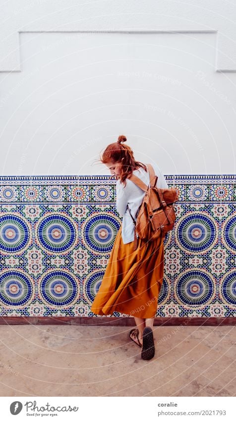 Marokko feminin Junge Frau Jugendliche Leben 1 Mensch 18-30 Jahre Erwachsene Rock trendy Hipster Student Muster Ornament Naher und Mittlerer Osten