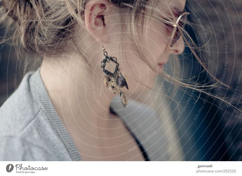 Vom Winde verweht Mensch feminin Junge Frau Jugendliche Erwachsene Kopf Haare & Frisuren Gesicht Ohr 1 18-30 Jahre Accessoire Schmuck Ohrringe Brille