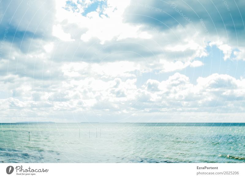 - Ferien & Urlaub & Reisen Tourismus Ferne Umwelt Natur Landschaft Himmel Wolken Klima Wetter Schönes Wetter Ostsee Meer natürlich blau weiß Horizont Unschärfe