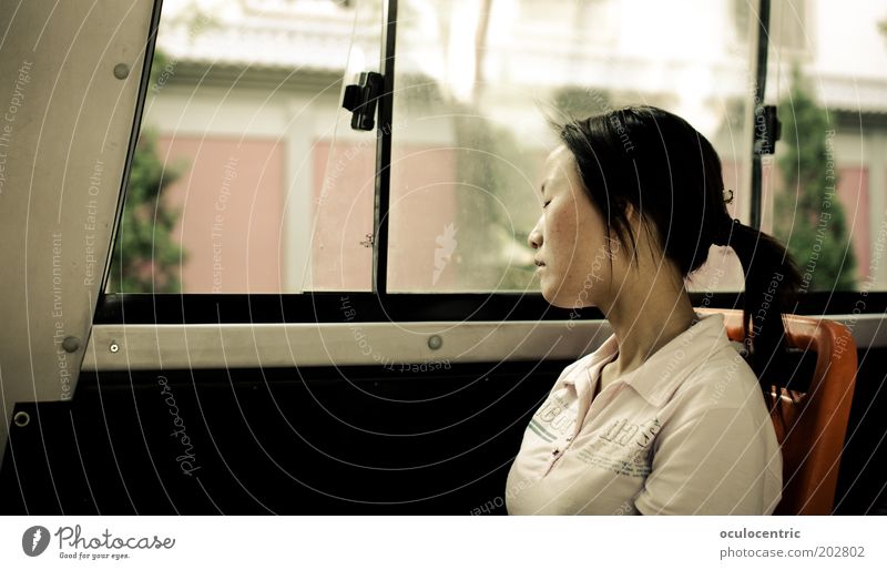 Pause Mensch feminin Frau Erwachsene Leben Kopf 1 18-30 Jahre Jugendliche schwarzhaarig Zopf alt atmen sitzen Erholung China Xi'an Chinese Bus schlafen ruhig