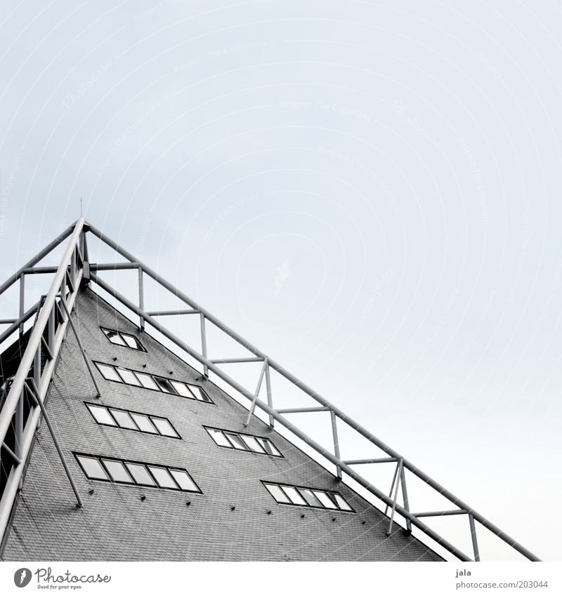 Spitzenaussicht Himmel Haus Bauwerk Gebäude Architektur Fassade Fenster Dach ästhetisch grau Farbfoto Außenaufnahme Menschenleer Tag Stahlkonstruktion