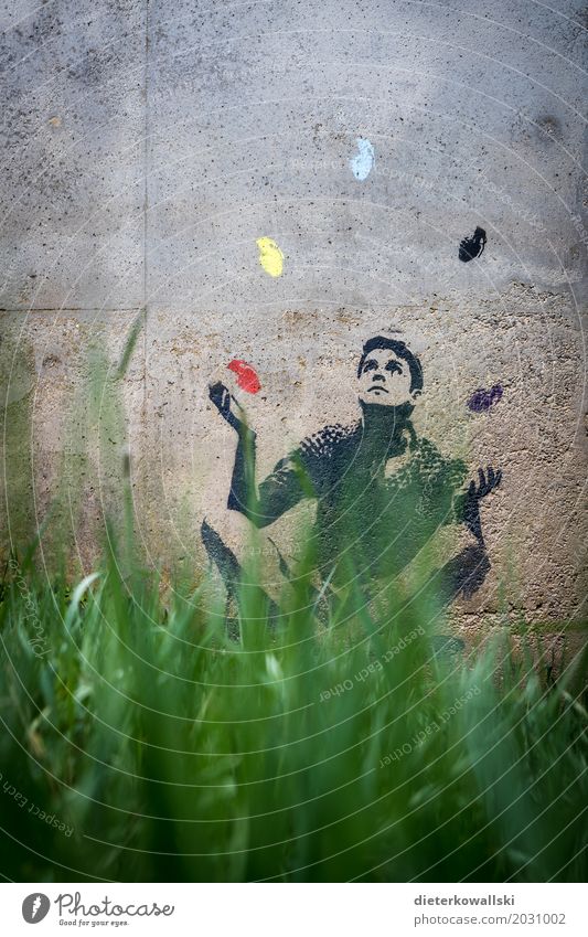 Jonglieren Umwelt Natur Klima Klimawandel Zeichen Graffiti Verantwortung Zukunftsangst gefährlich Frieden Krieg Krise Leben Umweltverschmutzung Umweltschutz