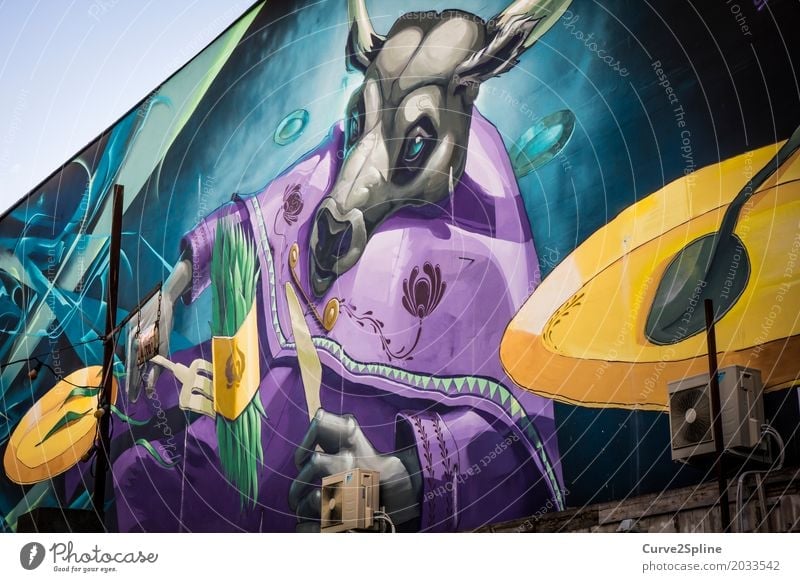 Streetart Taurus Kunst Coolness Graffiti Straßenkunst Bulle Essen Gemüse Tier mehrfarbig violett Spargel Besteck Umhang blau türkis gelb Bildsprache Sprache