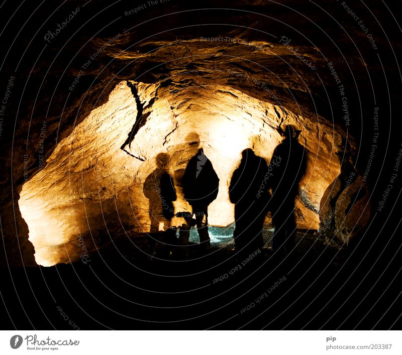 voyage au centre de la terre Ferien & Urlaub & Reisen Abenteuer Höhle Stollen entdecken Silhouette Schatten Menschengruppe Natur Urelemente braun gelb bizarr