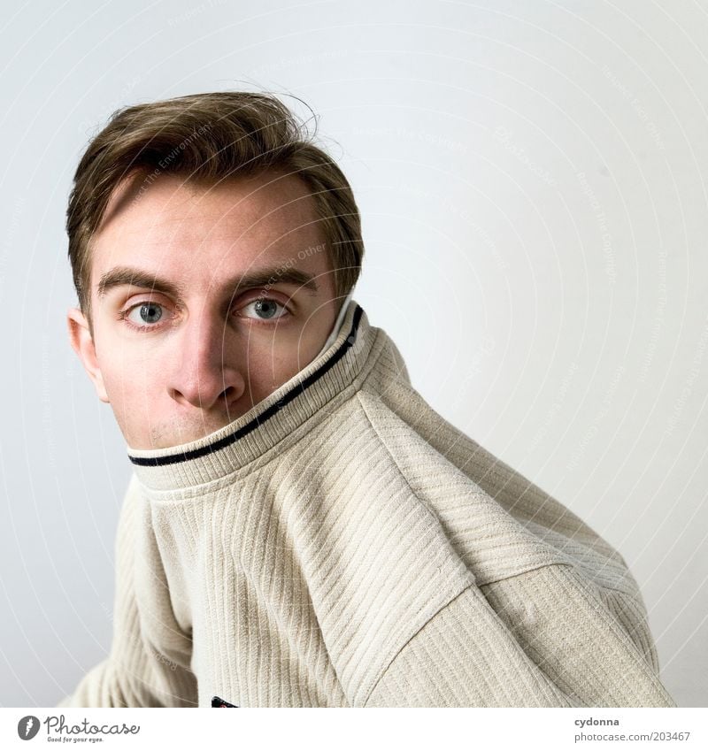[!7OO] Warm anziehen! Lifestyle Leben Mensch Junger Mann Jugendliche Kopf Gesicht 18-30 Jahre Erwachsene Identität Lebensfreude Mode Bekleidung Überraschung