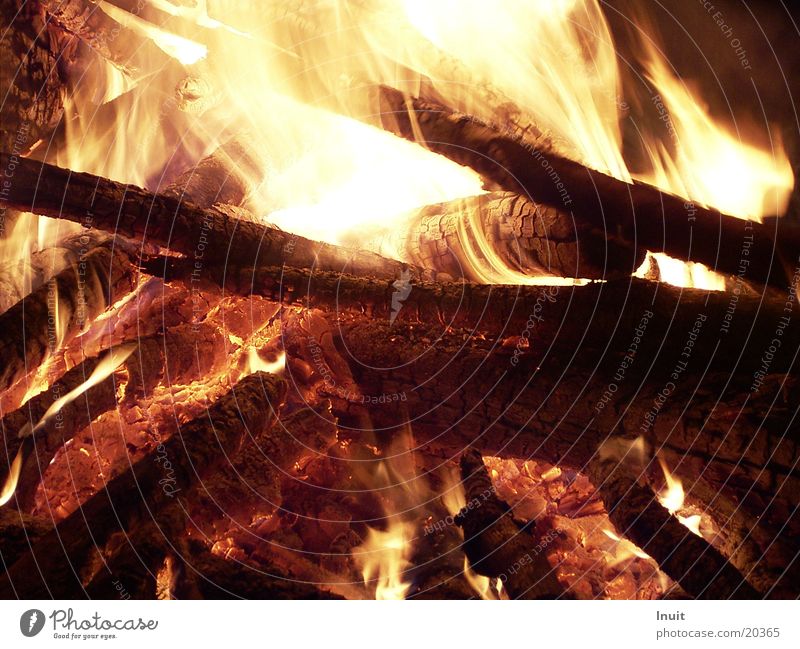Feuer Holz Glut Physik brennen Freizeit & Hobby Feuerstelle Abend Wärme